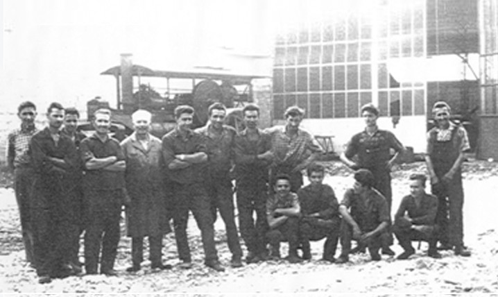 Teamfoto van Merlo verreiker medewerkers uit 1953