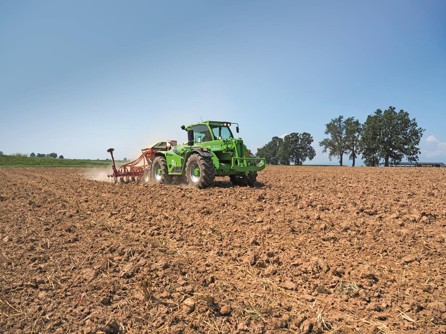 Merlo Multifarmer 34.9 starre verreiker bezig met veldbewerking