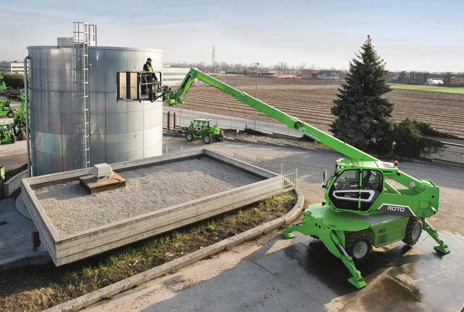 Merlo ROTO 40.16 roterende verreiker met werkkooi gebruikt voor hoogtewerk.