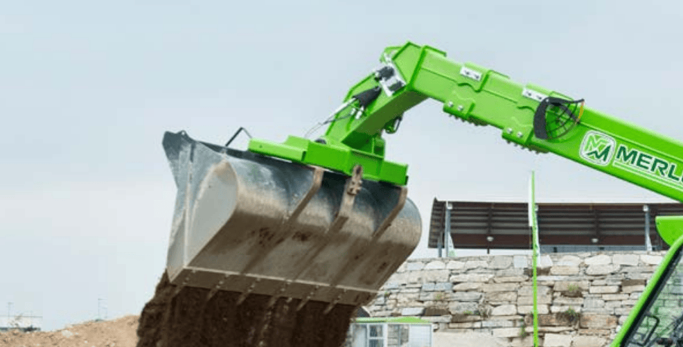 Merlo verreiker met schepbak stort materiaal